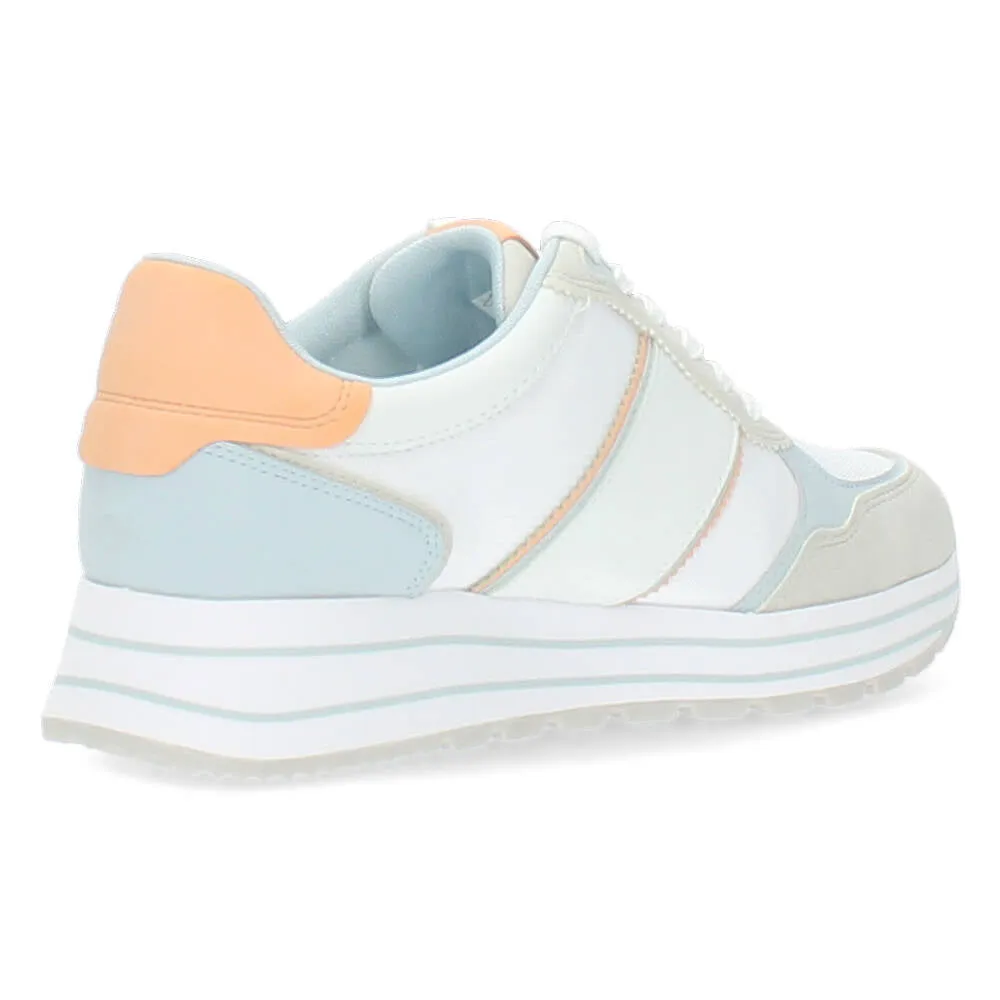 Witte sneakers
